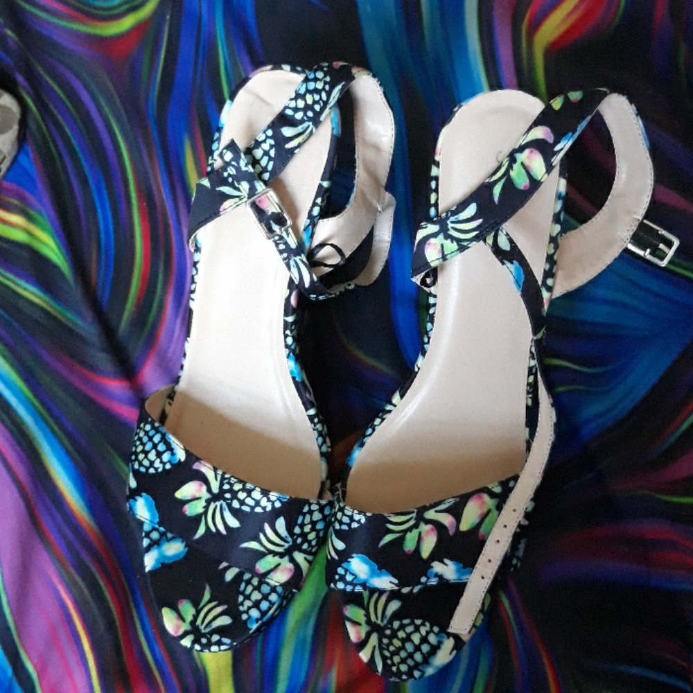 Floral design wedge